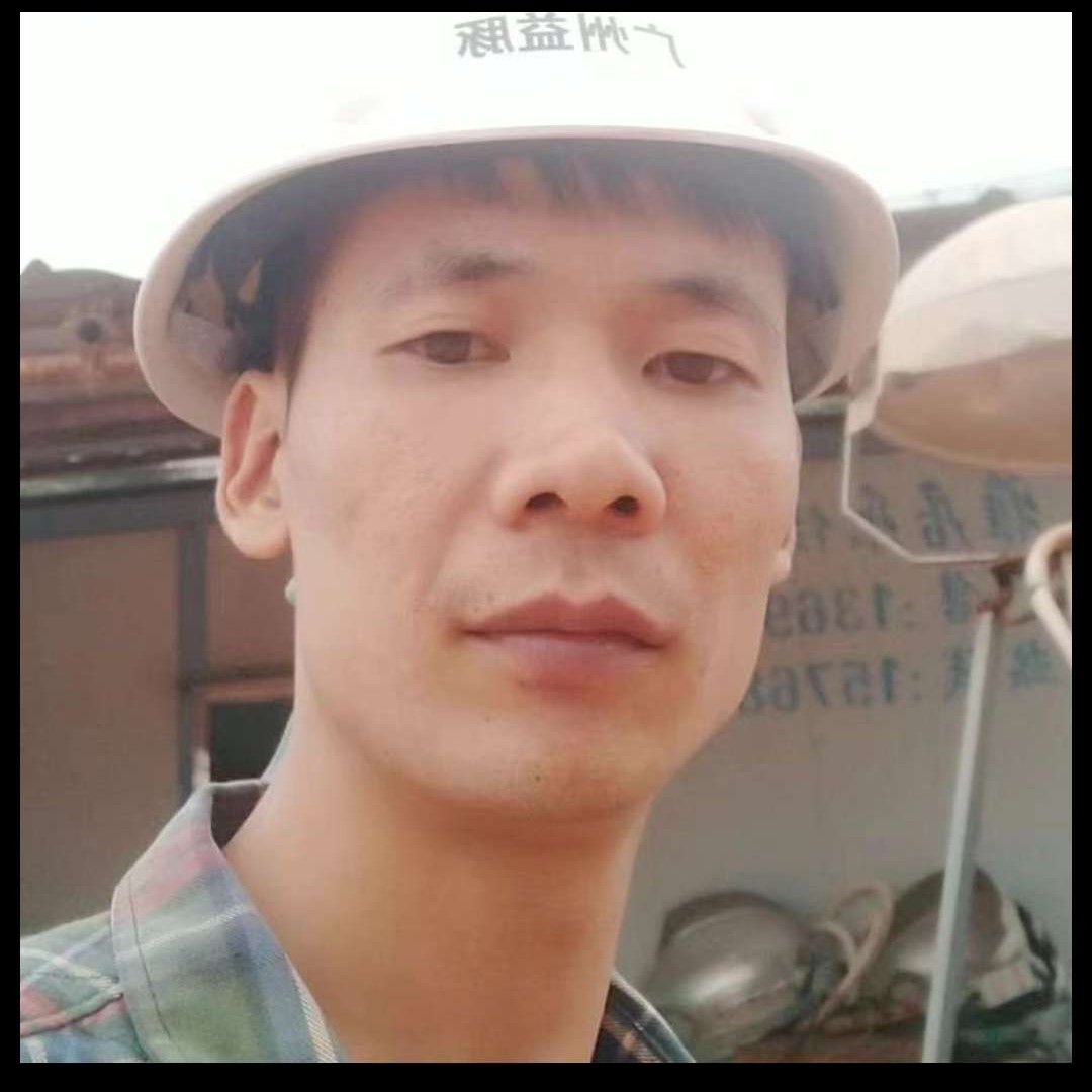 暧昧浅吻身影的照片
