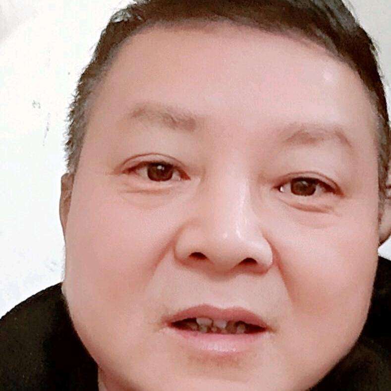 一个人放弃鸡的照片