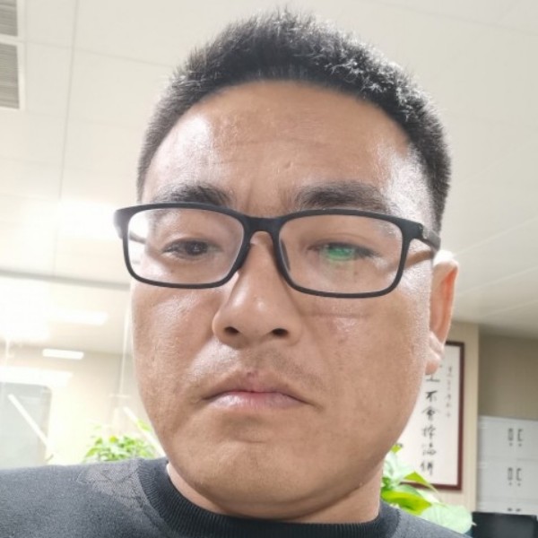 云朵深拥落寞的照片