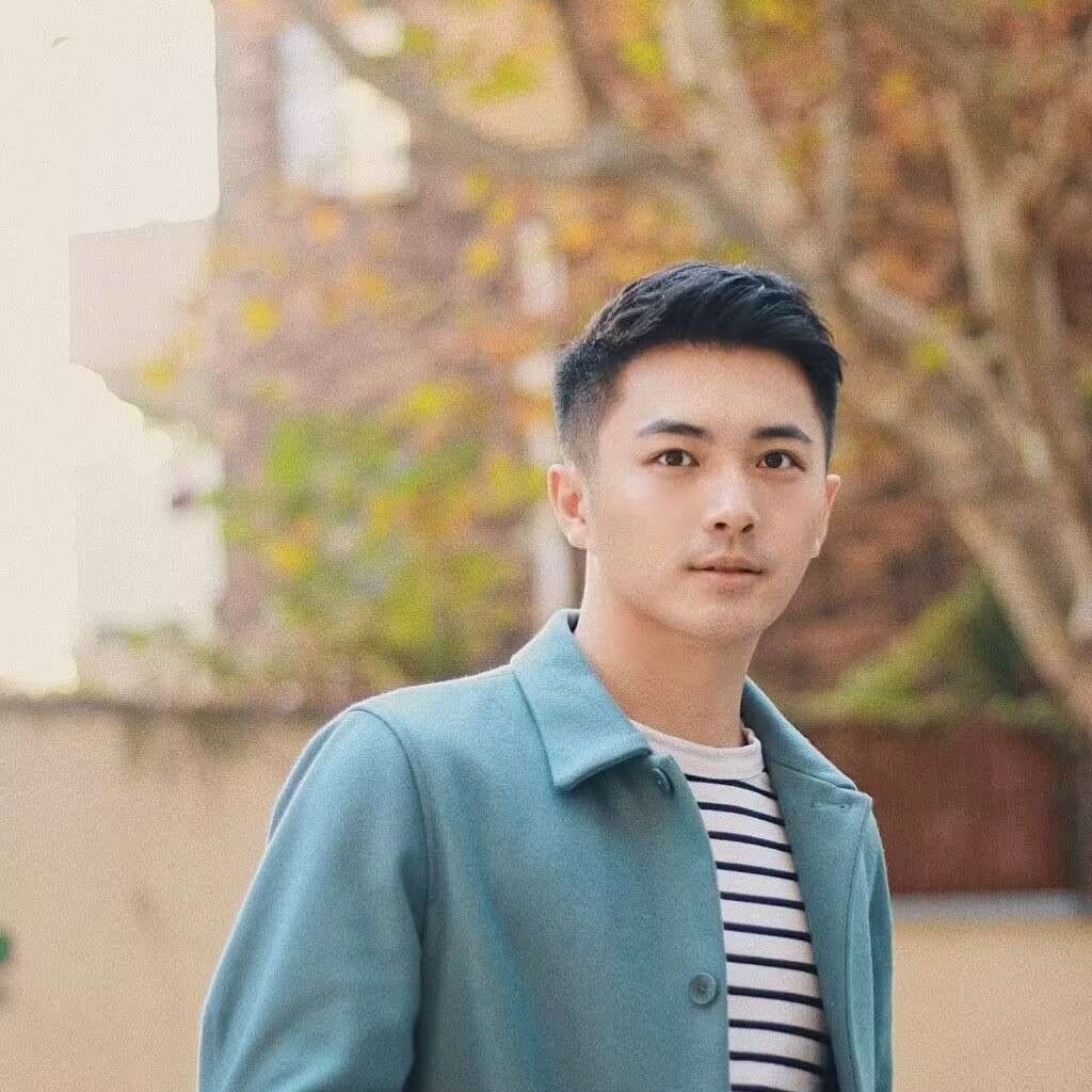 透彻和小伙的照片