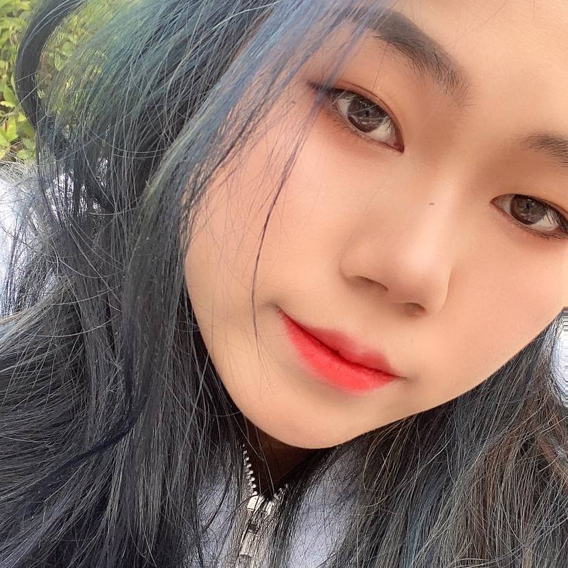 初雨挽手纯真的照片