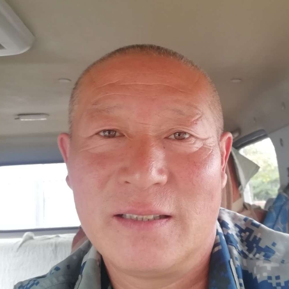 秀丽迎哈密瓜的照片