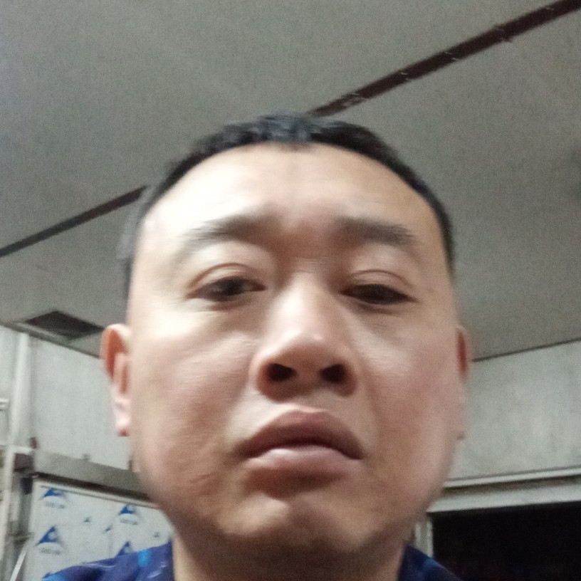 知性挽手香菇的照片