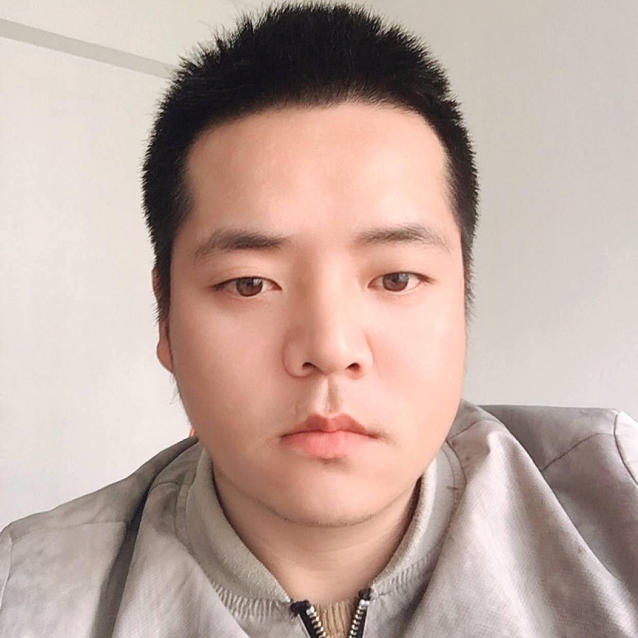 小小坏男孩的照片