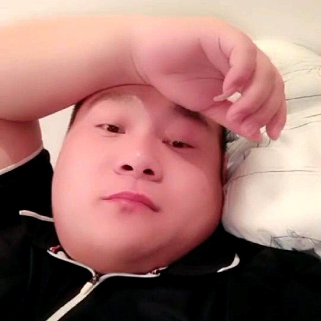 眼睛大等待航空的照片