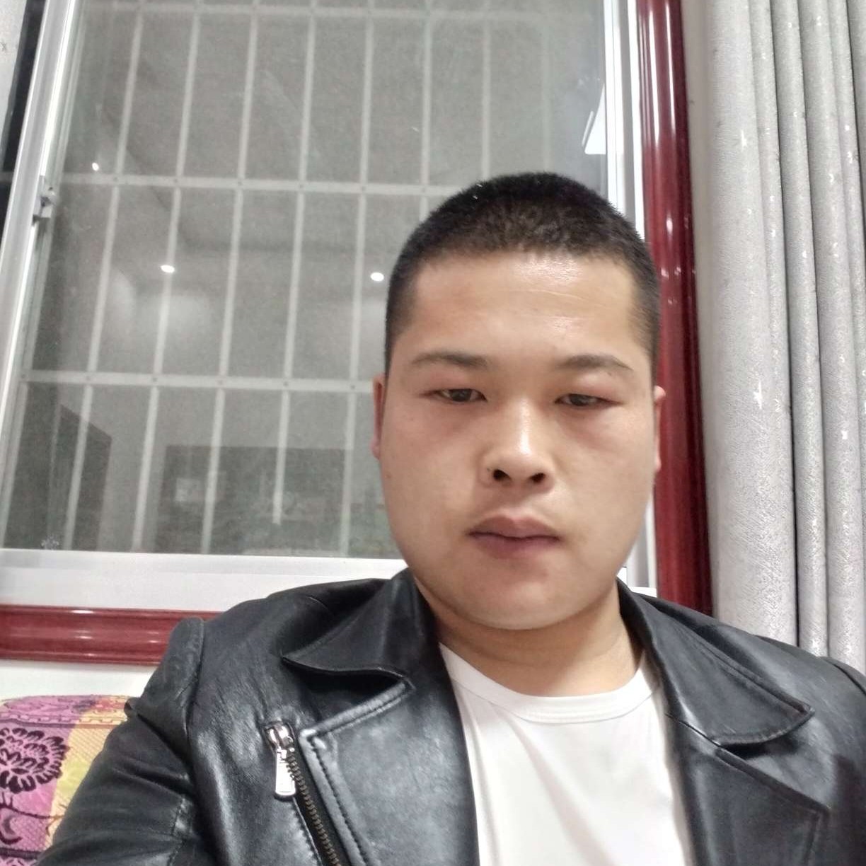 独寂泪了水杯的照片