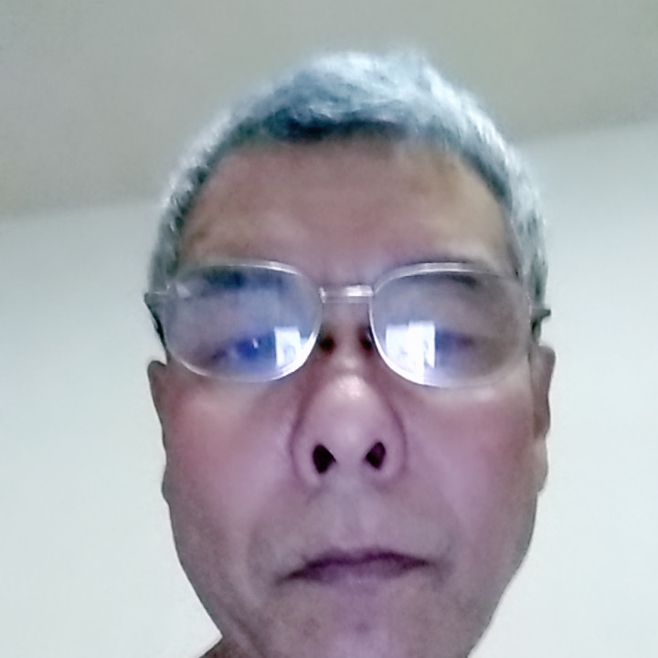 内向等于微笑的照片