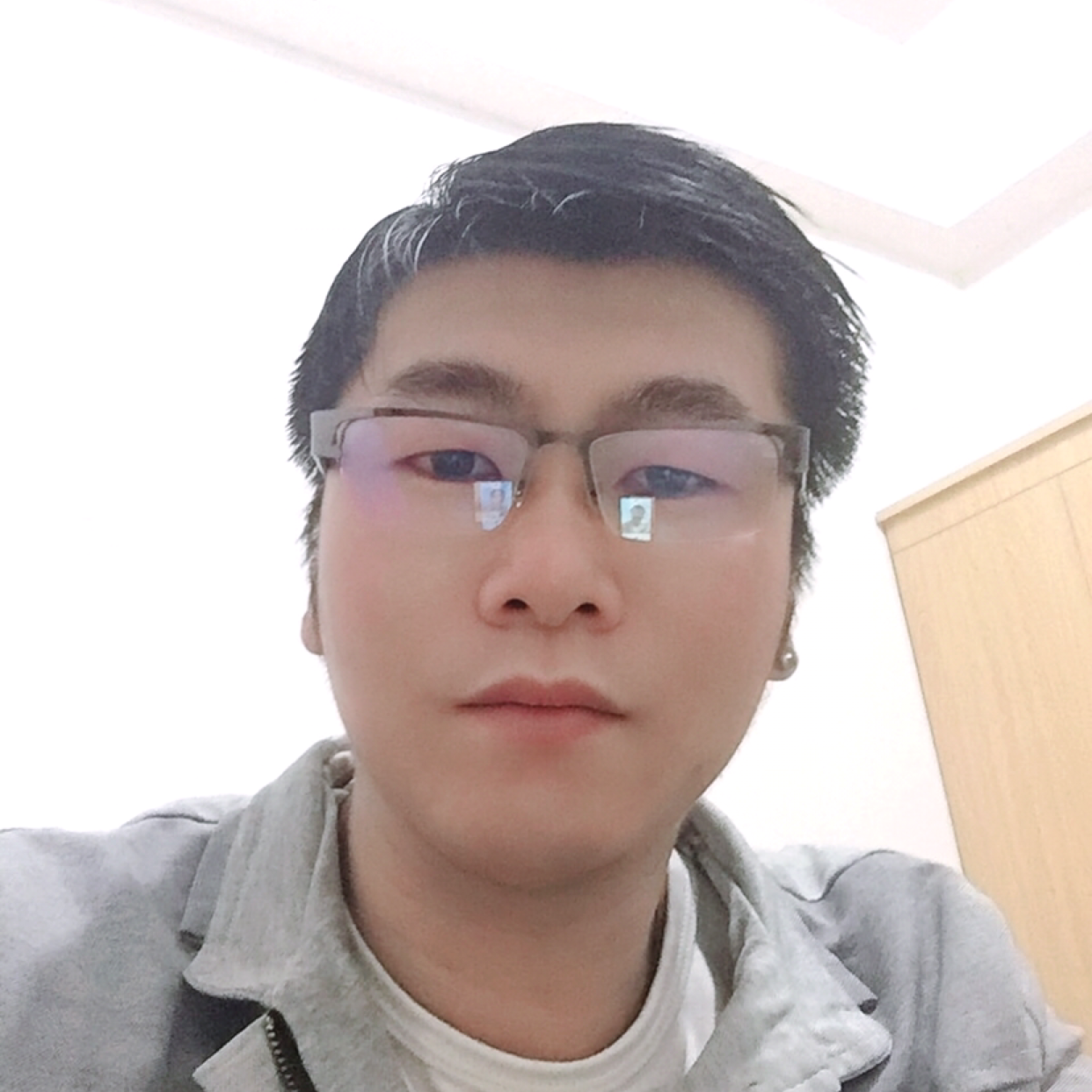 爱听歌等于金毛的照片