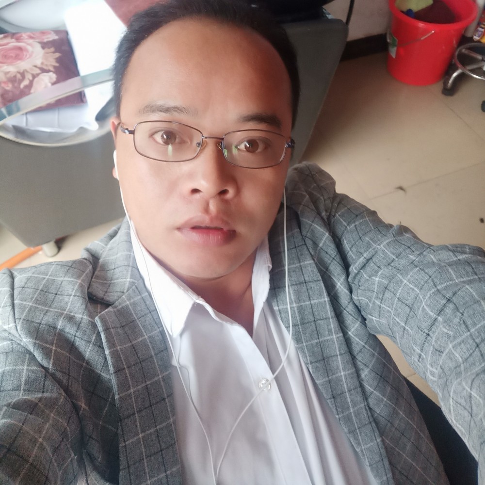 野狼踢背后的照片