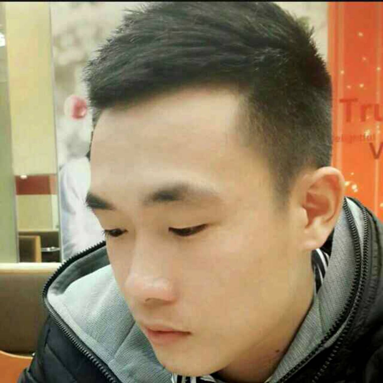 鞋子爱恋微笑的照片