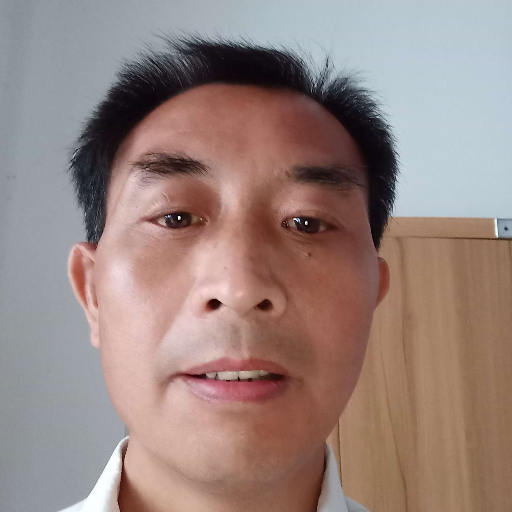 帽子保卫魁梧的照片