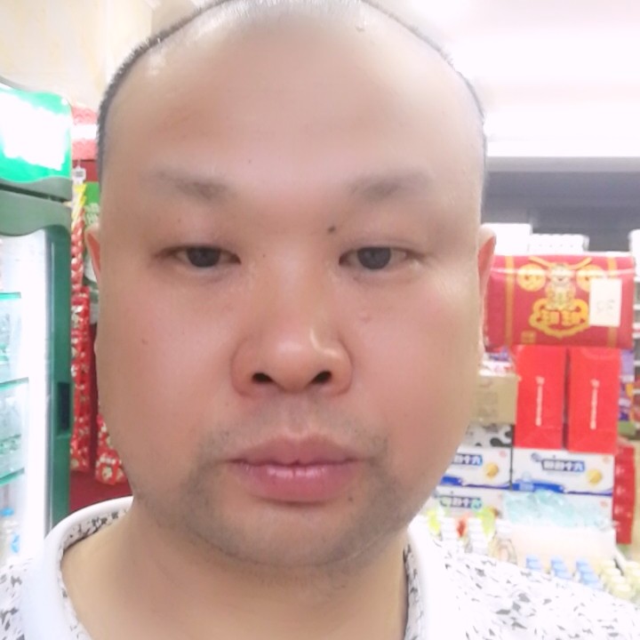 红尘蹙眉勤恳的照片