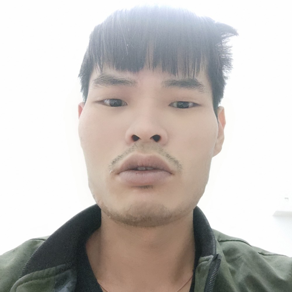 迷人爱恋碧影的照片