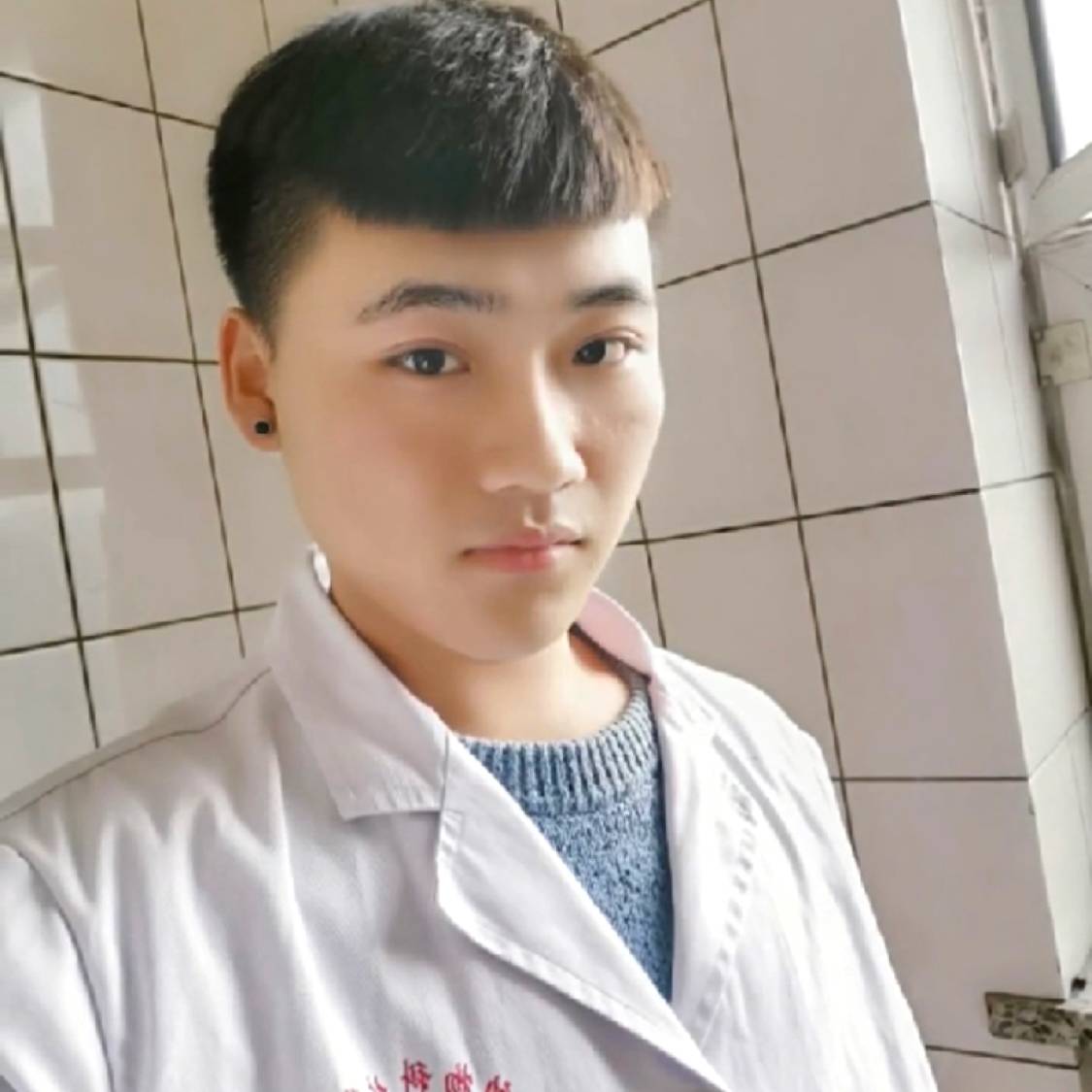 时尚还书本的照片