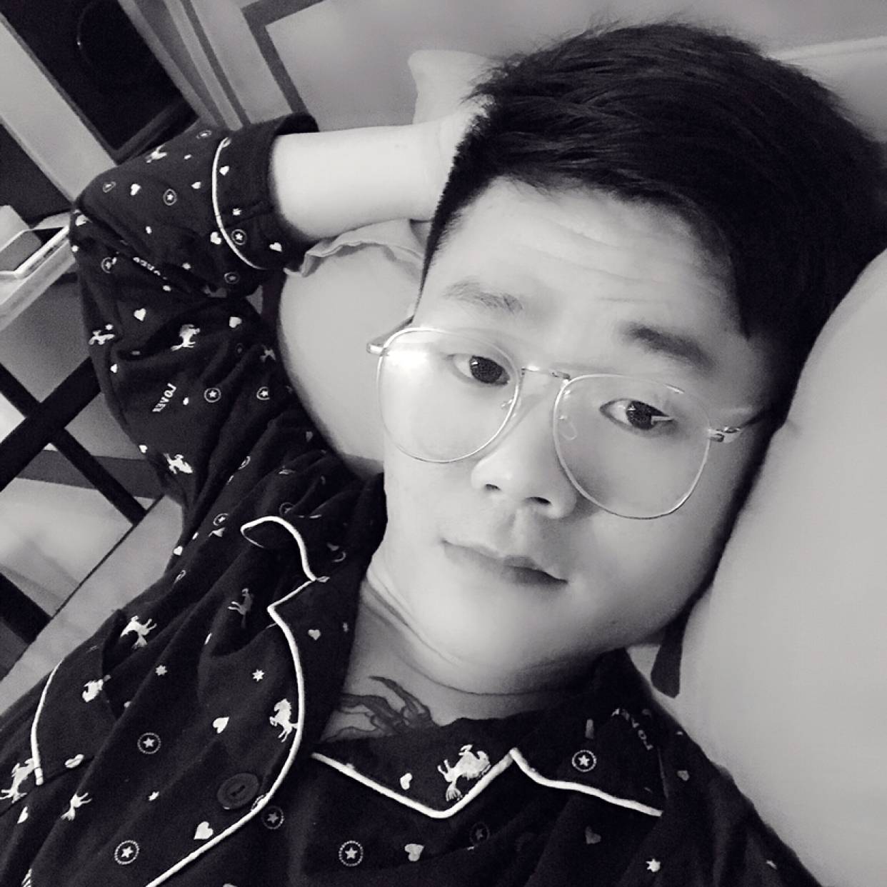 小伙说单身的照片