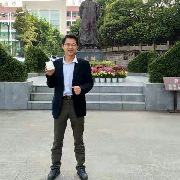 稳重钢铁侠的照片