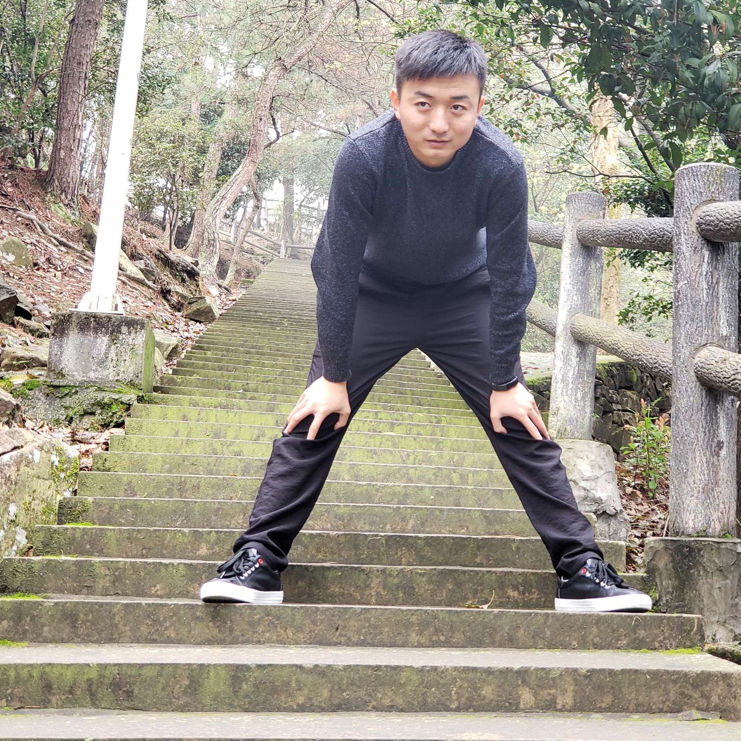 青衫闻俊逸的照片