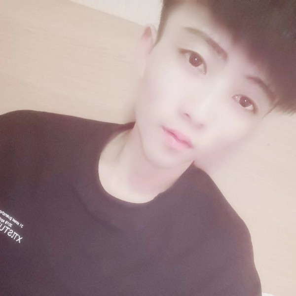 曲终人散呦的照片