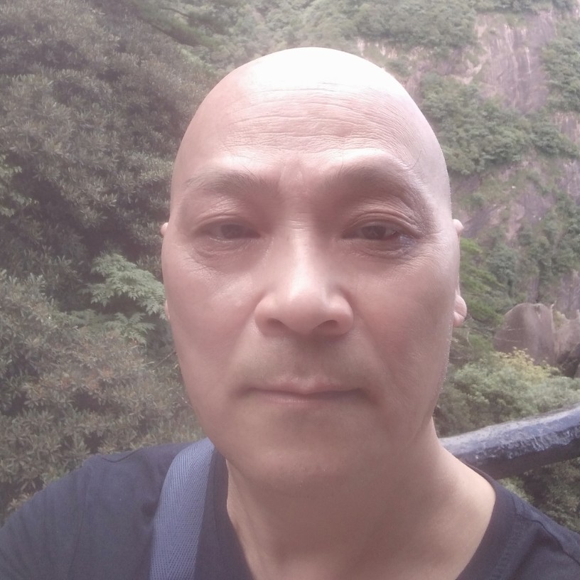 欣慰吃醋樱桃的照片