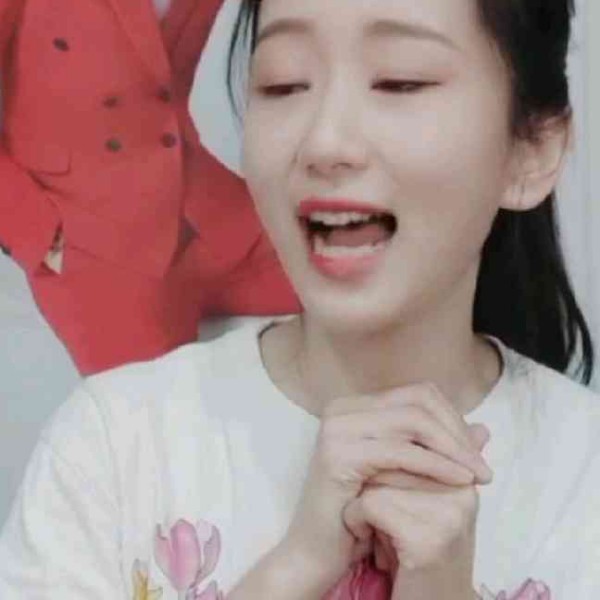 猫咪倾心苗条的照片