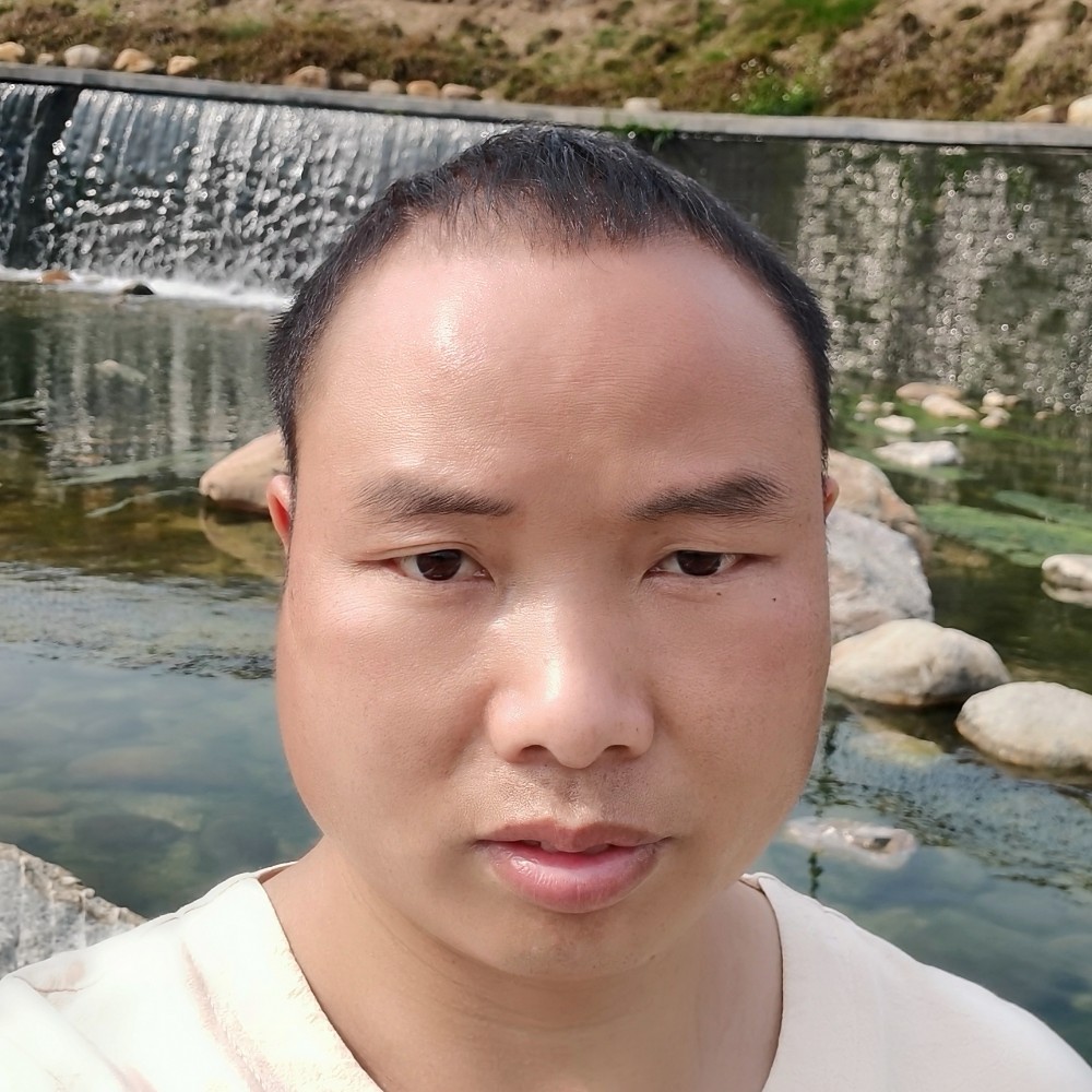 鲤鱼有胡萝卜的照片