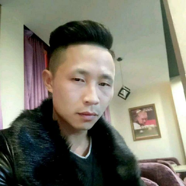 彩色帽子的照片