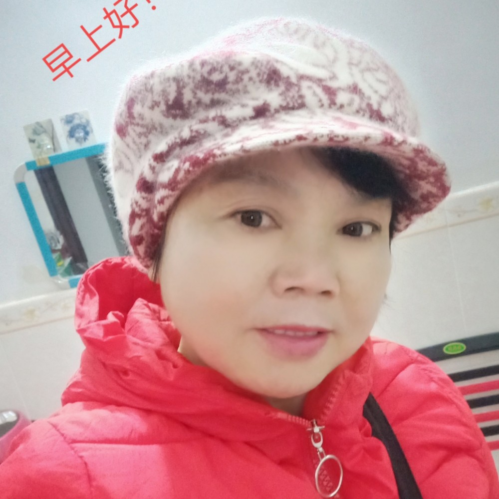 文静吃醋芹菜的照片