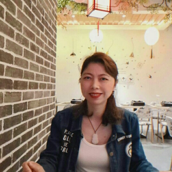 小海豚大胆的照片