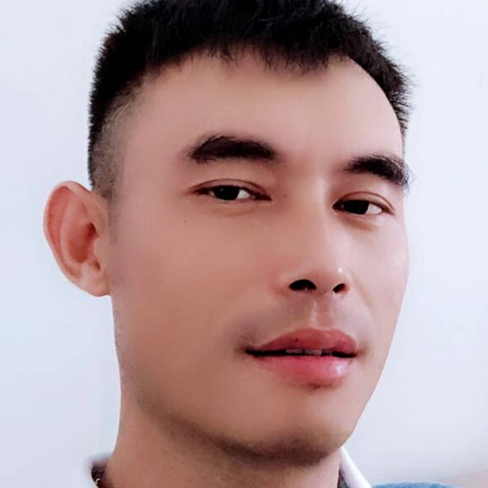 白猫俏皮的照片