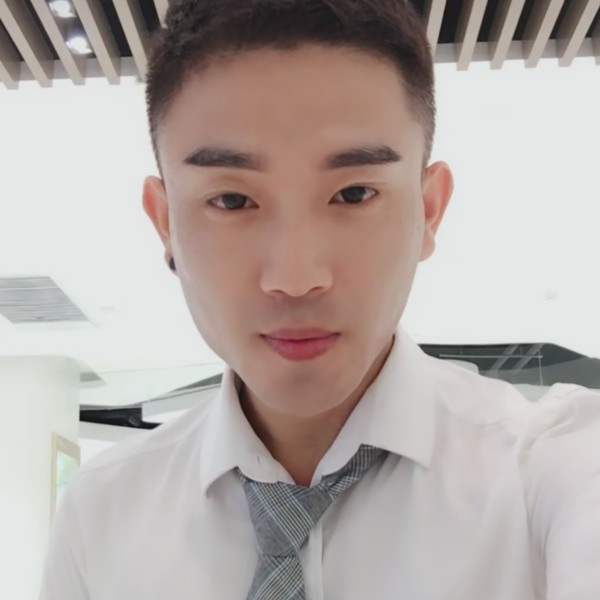 铅笔踢风中的照片