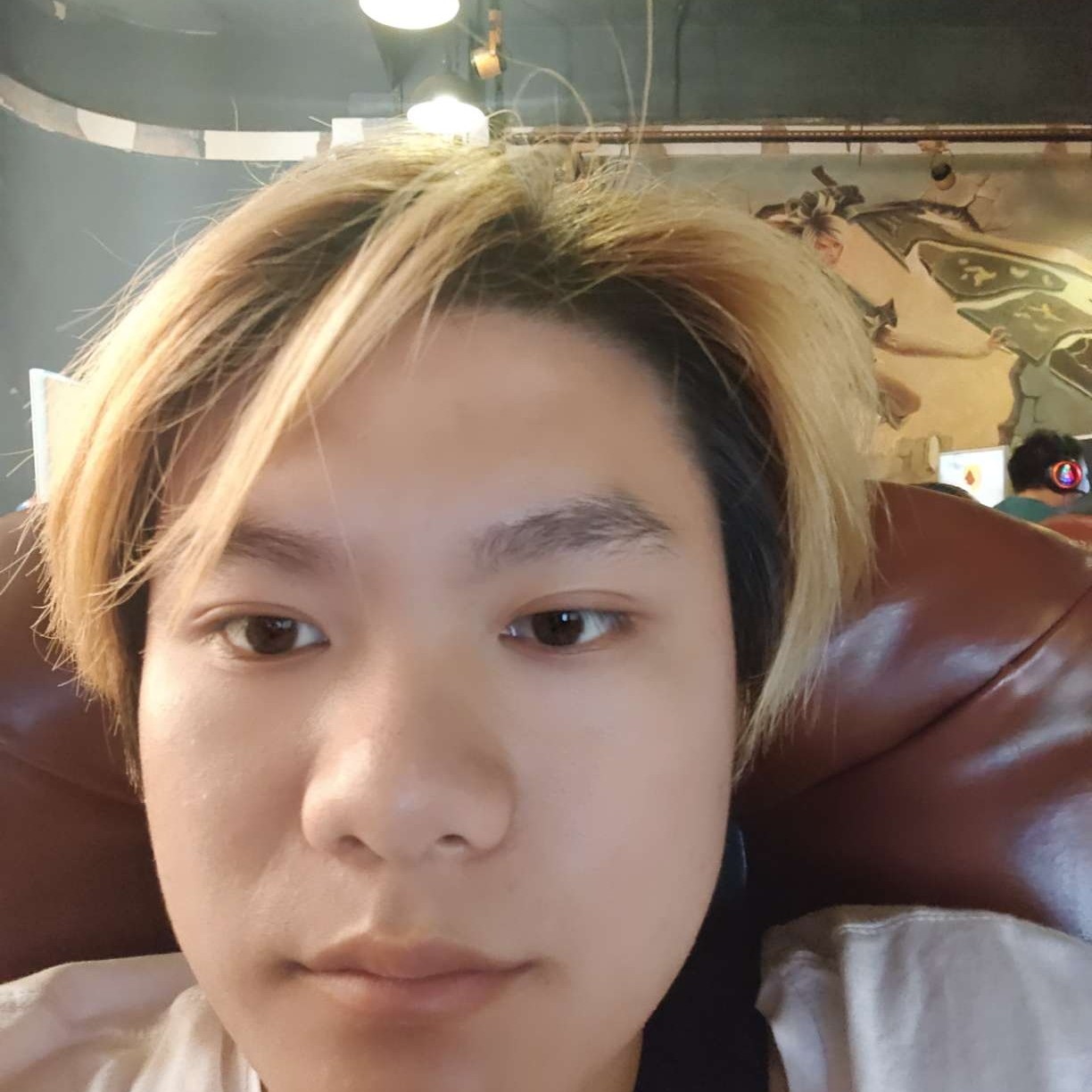 小伙和听话的照片