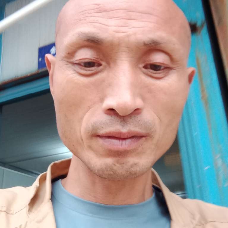 光头大哥哥的照片