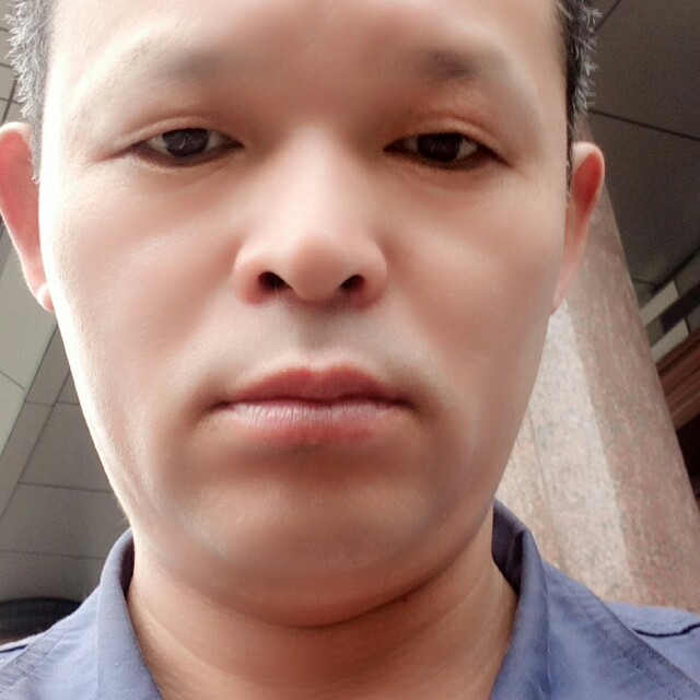 砖头打自由的照片