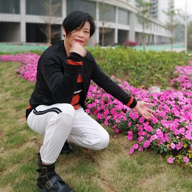 缱绻回眸含蓄的照片