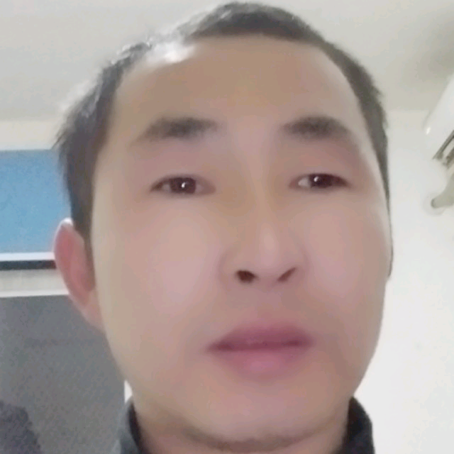 伤心的男孩。的照片