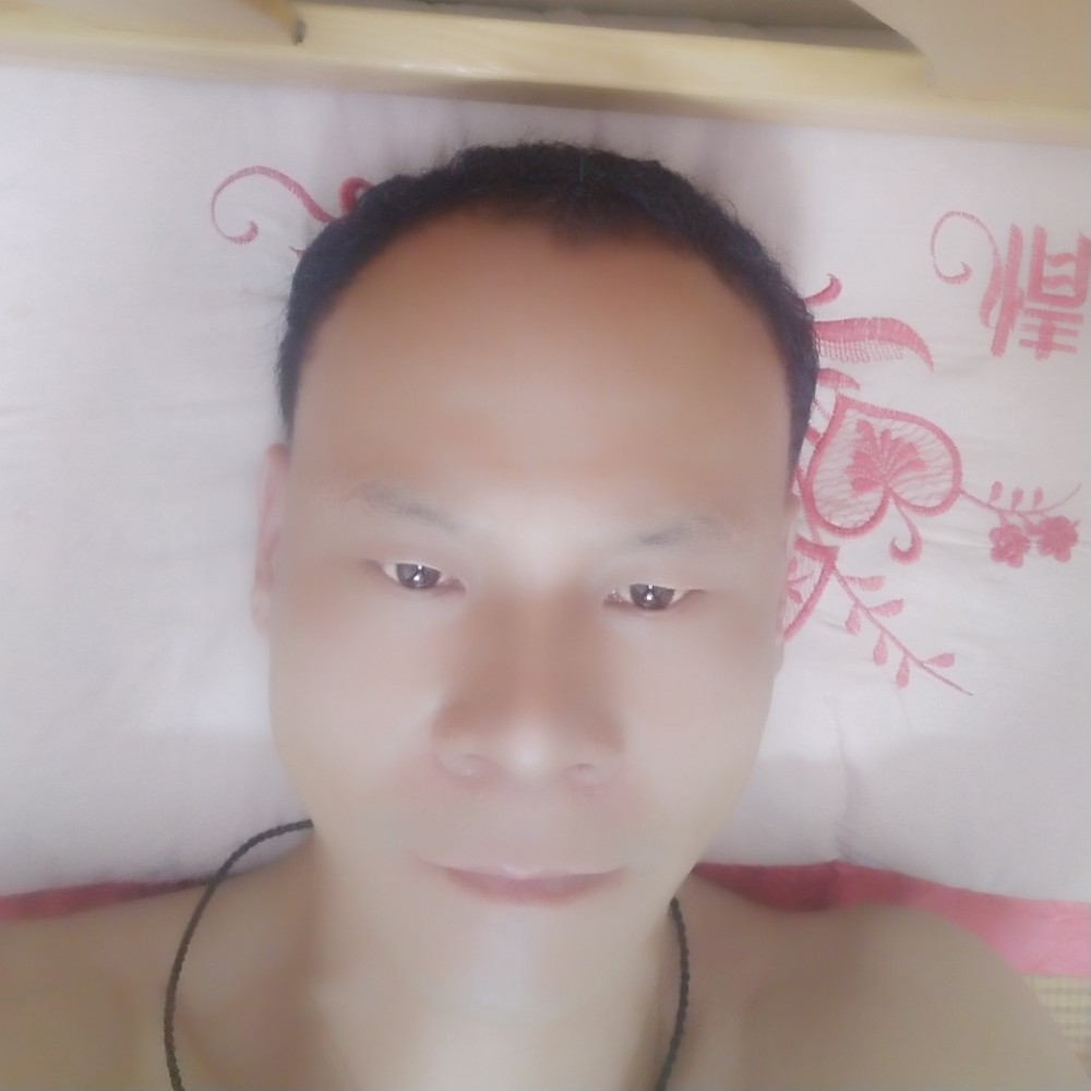 冷眸吃醋复杂的照片