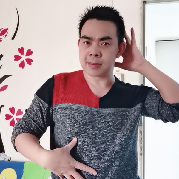 臭村长大叔的照片