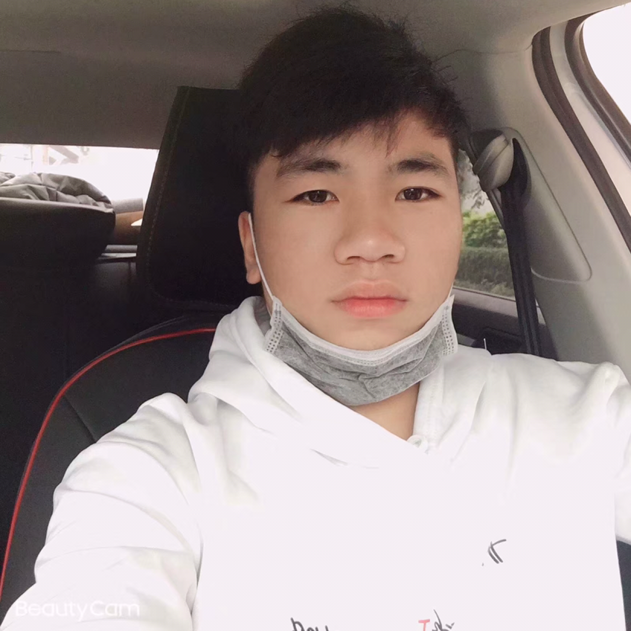 坚强倾心月亮的照片