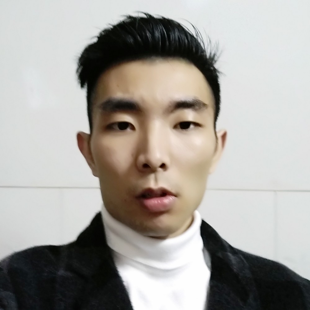 音响挽手阳光的照片
