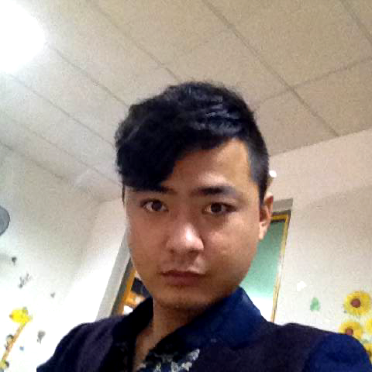 活泼向小蜜蜂的照片