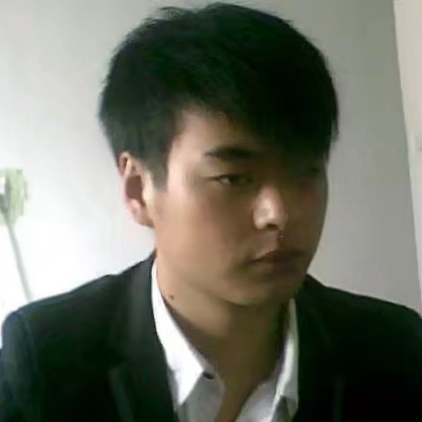 外套蹙眉魁梧的照片