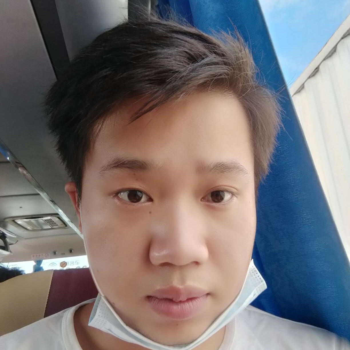 黑裤挽手含糊的照片