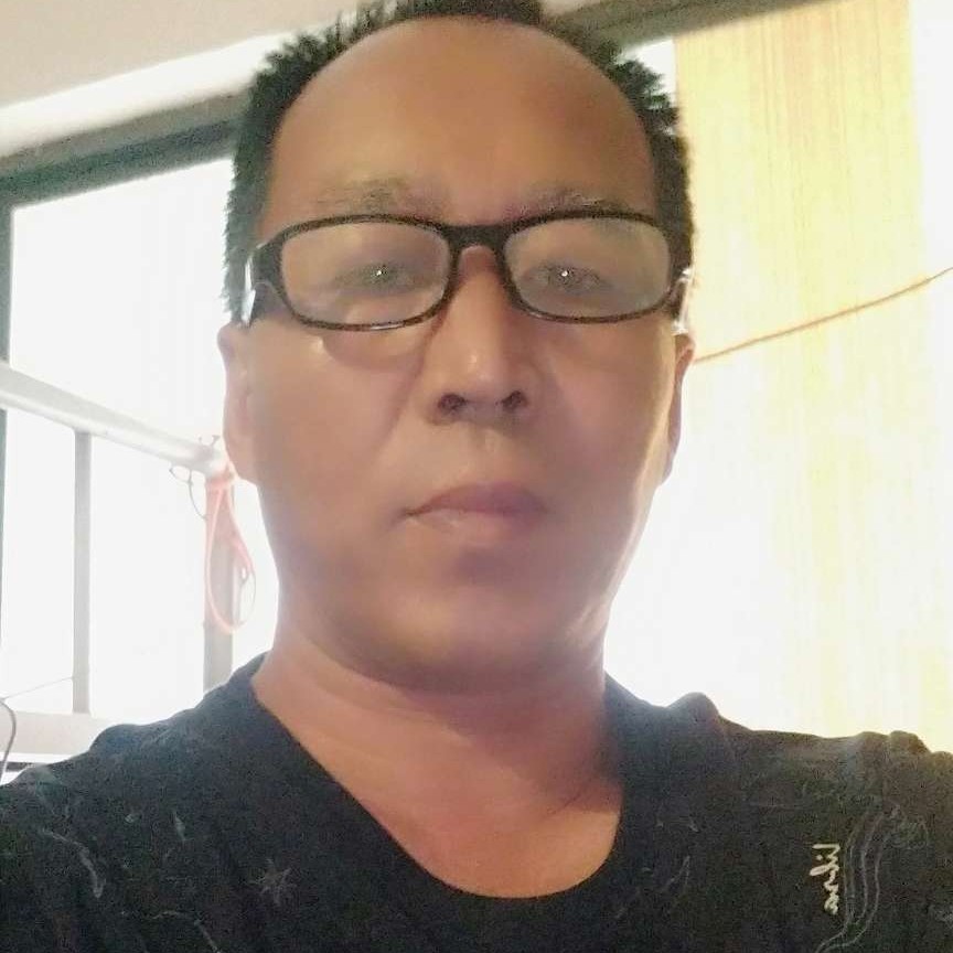 画笔向光亮的照片