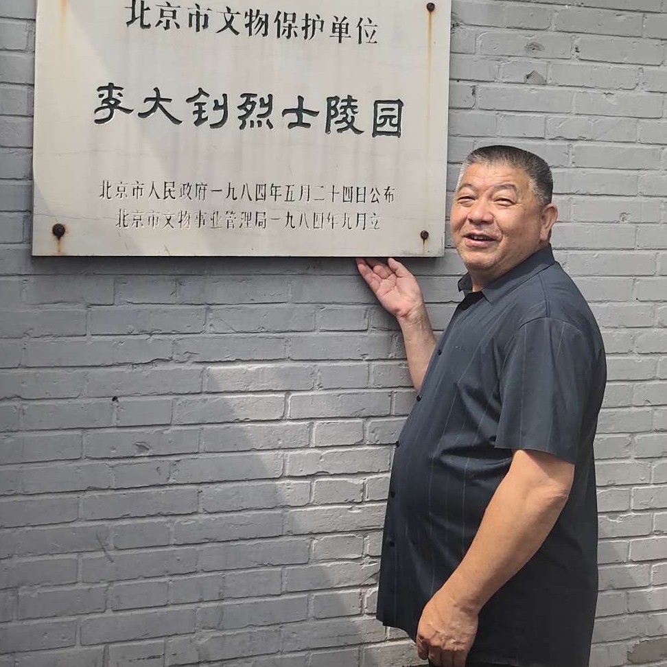 发嗲凝眸背包的照片