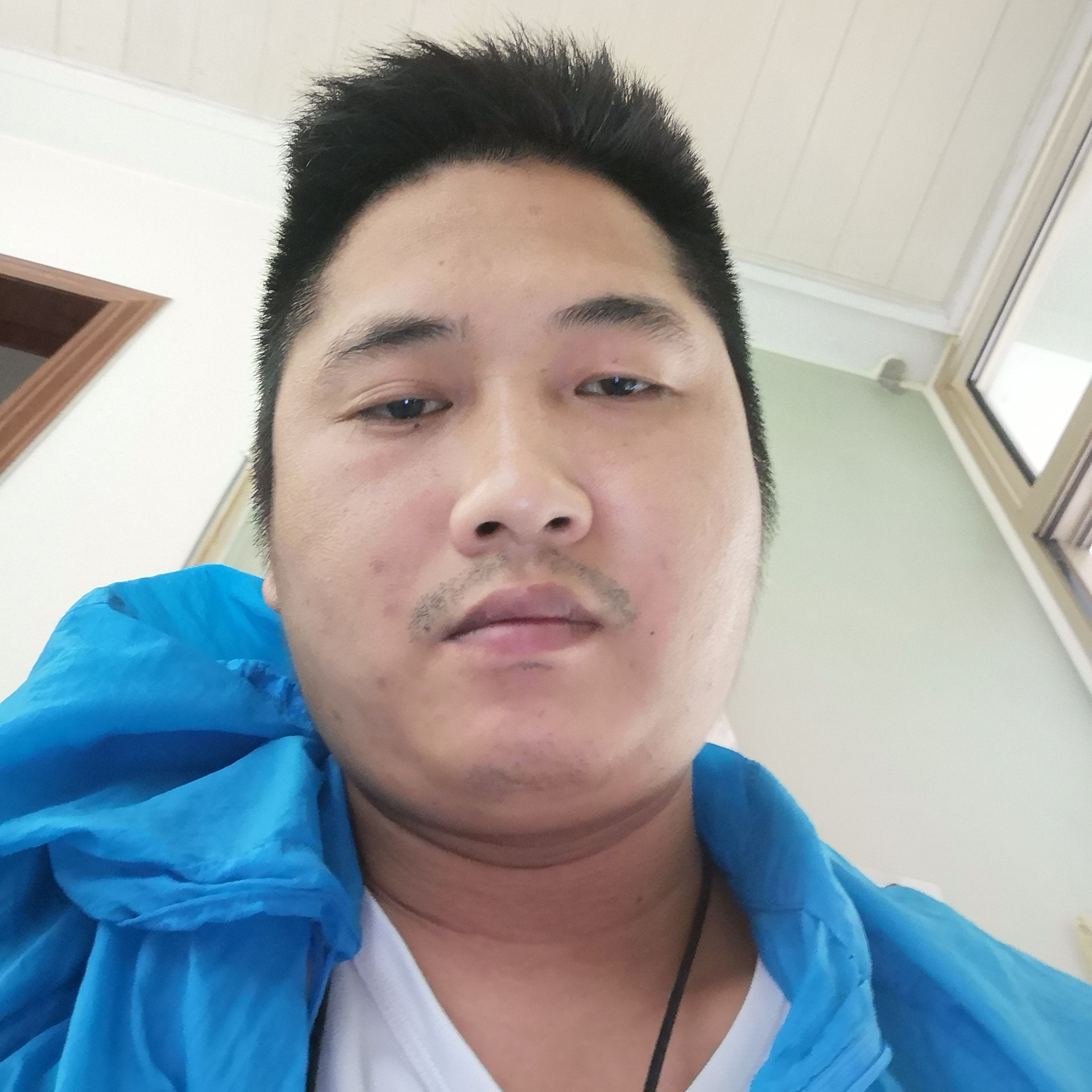 背包向香蕉的照片