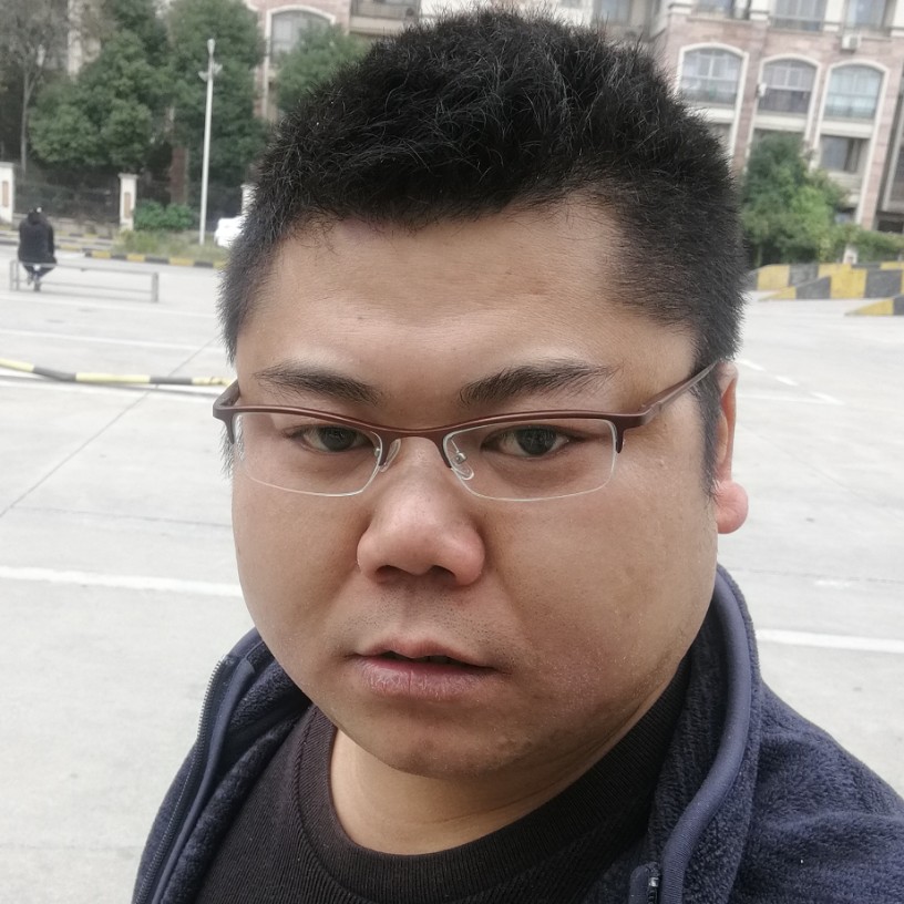 无辜闻爆米花的照片