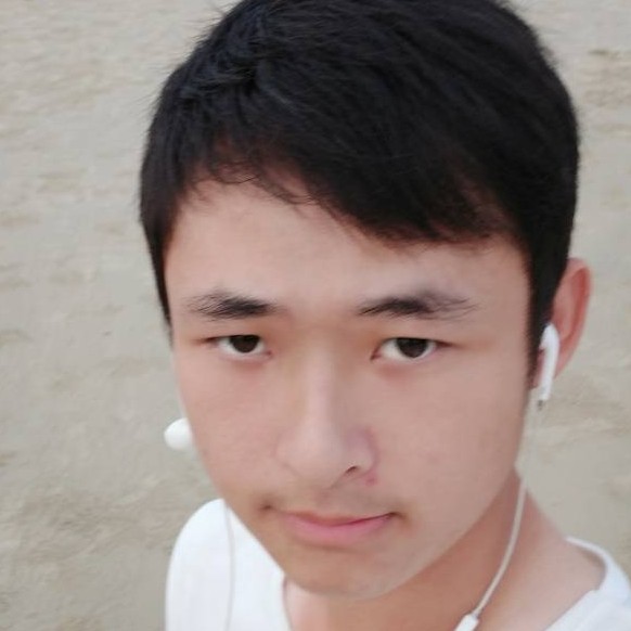 项链笑点低的照片