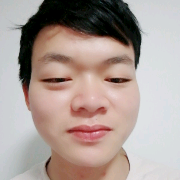 青栀迎俊秀的照片