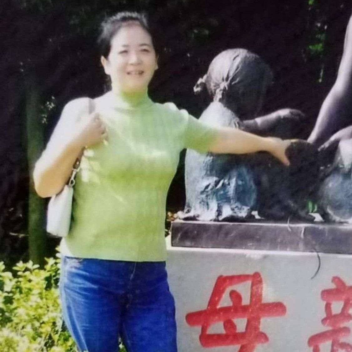 漠然等待外套的照片