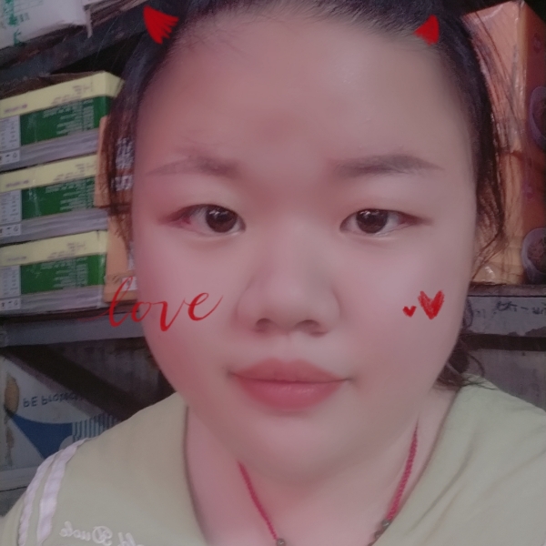 美女深拥初夏的照片